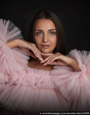 массажистка Миссис Ина